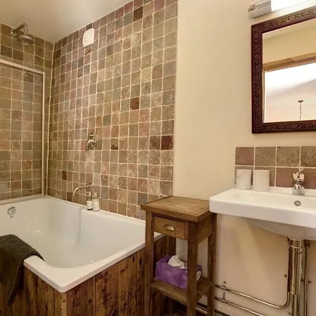 Lowthwaite 4*